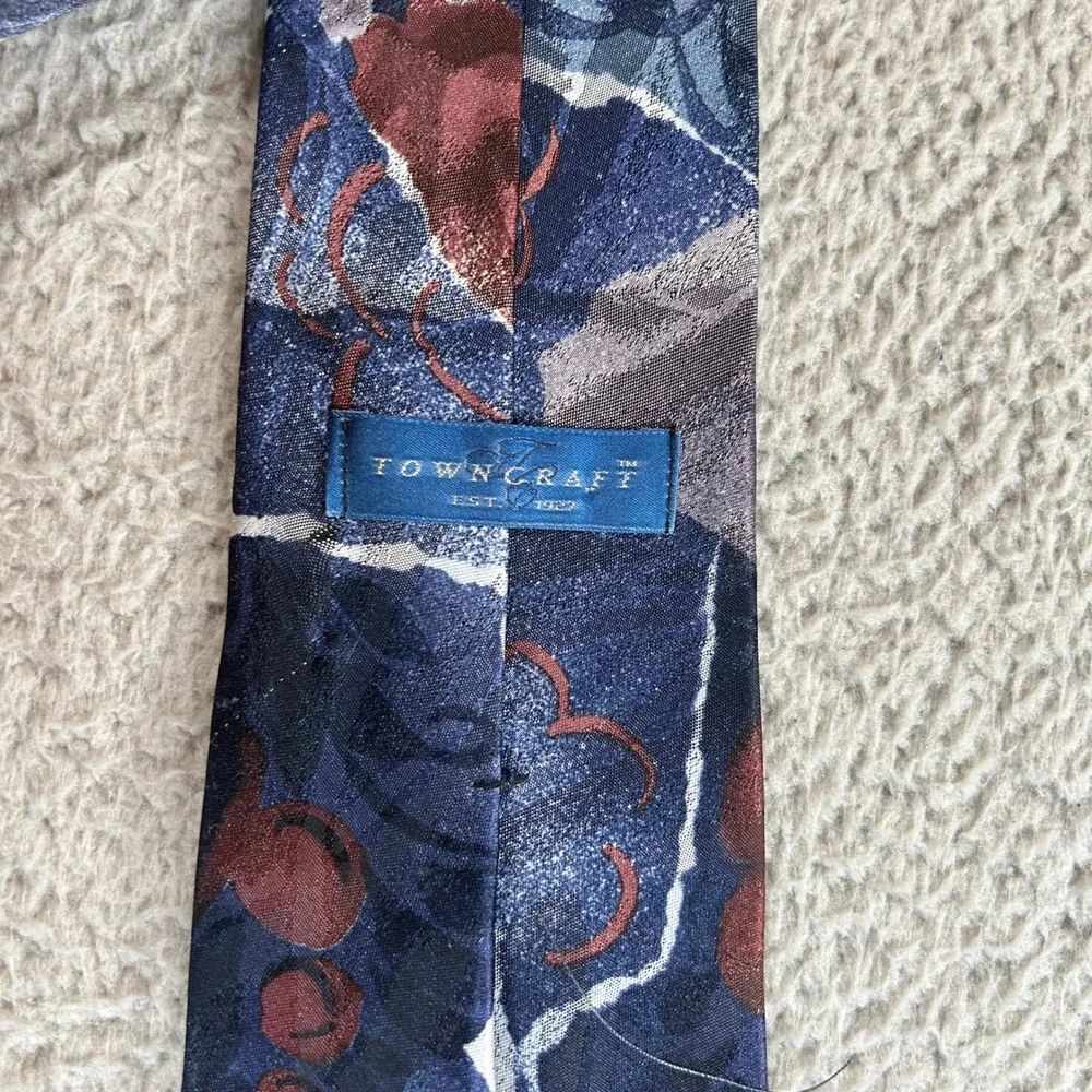 Vintage Towncraft Mens‎ Abstract Geometric Silk Feel Tie Blue Burgundy Gray 5145